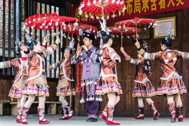 Chengyang Köyü kültür Show halk dansçıları