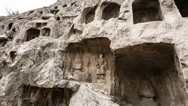 Gesneden muur van grotoes in West Hill in Longmen — Stockfoto