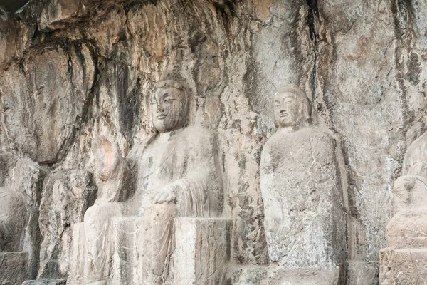 Sculpture de Bouddha sculpté dans les grottes Longmen — Photo