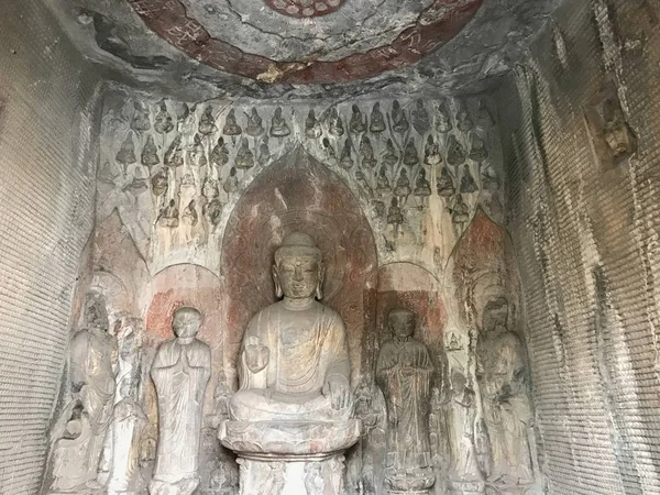 Sculptures with Sakyamuni statue in Grotto — Stock Photo, Image