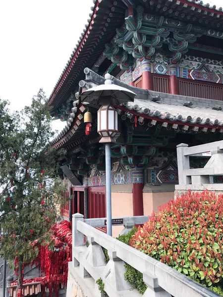 Widok świątyni Xiangshan na wschód wzgórze w Longmen — Zdjęcie stockowe