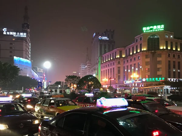 Night traffic on street of Guilin city — Stock Photo, Image