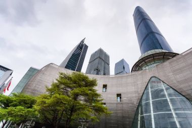 Opera Binası ve Guangzhou şehir içinde gökdelenler