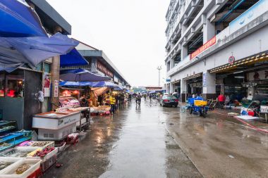 Guangzhou City balık pazarının açık alan