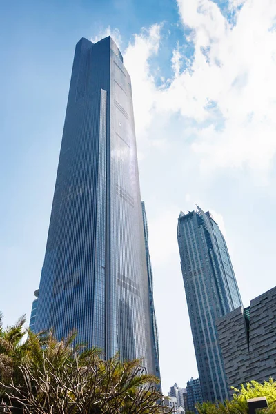 High-rise buildings in Guangzhou city in spring — Stock Photo, Image
