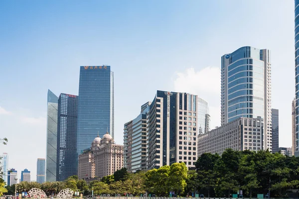 Nuevos edificios en la ciudad de Guangzhou en primavera —  Fotos de Stock