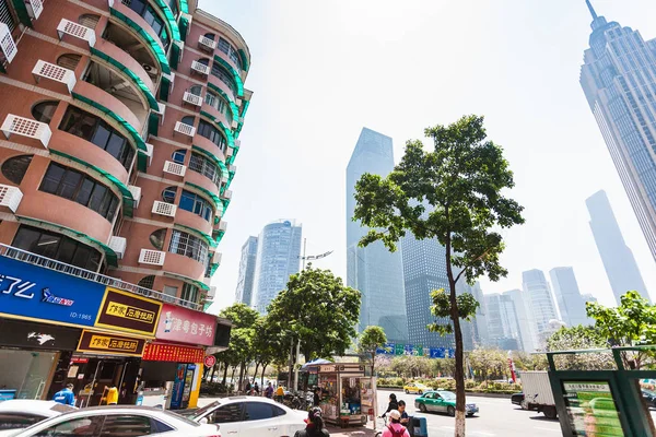 Moderne district van Guangzhou stad in het voorjaar — Stockfoto