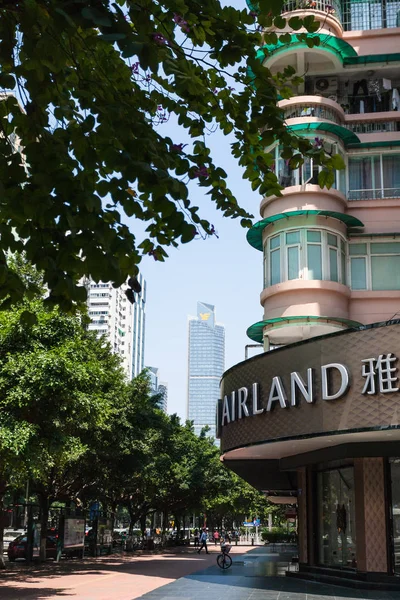 Boulevard in modern district of Guangzhou — Stock Photo, Image