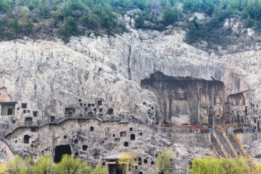 Big Vairocana heykeli ile Batı Hill ve görmek