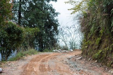 Dazhai dağın ülke ülkede yol