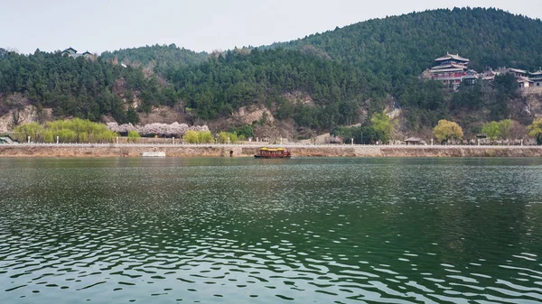 Θέα από το λόφο ανατολικά με ναούς Longmen — Φωτογραφία Αρχείου