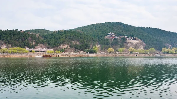 Vista de East Hill con pagoda en Longmen —  Fotos de Stock