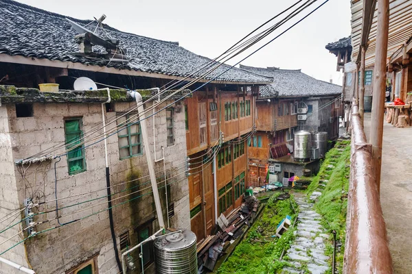 Houses in Tiantouzhai village in rainy spring day — Stock Photo, Image