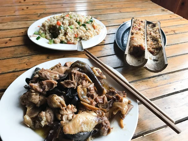 Cena china con pollo y champiñones —  Fotos de Stock