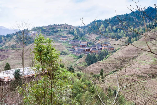 Vista del villaggio di Dazhai dalle verdi colline — Foto Stock