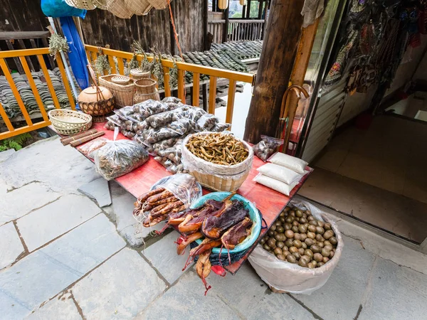 Comida en el mercado local en la aldea de Chengyang —  Fotos de Stock