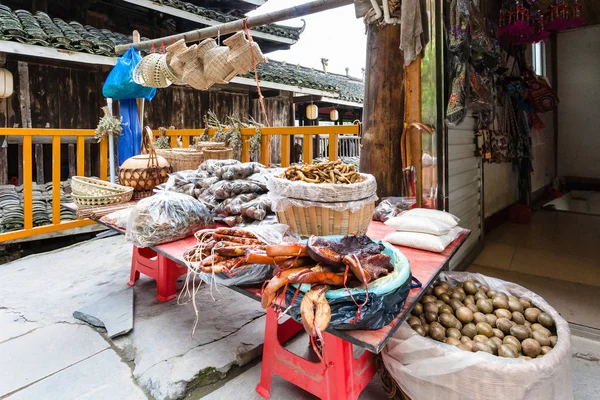 Puesto con productos locales en el mercado en Chengyang —  Fotos de Stock