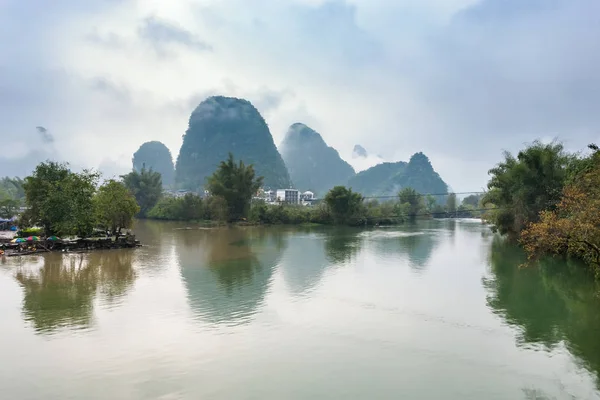 Surface of rivers and karst peaks in Yangshuo — Stock Photo, Image