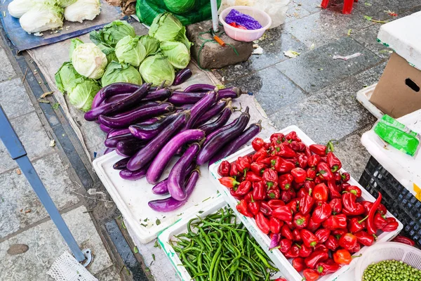 Warzywa na targu ulicznego odkryty w Yangshuo — Zdjęcie stockowe
