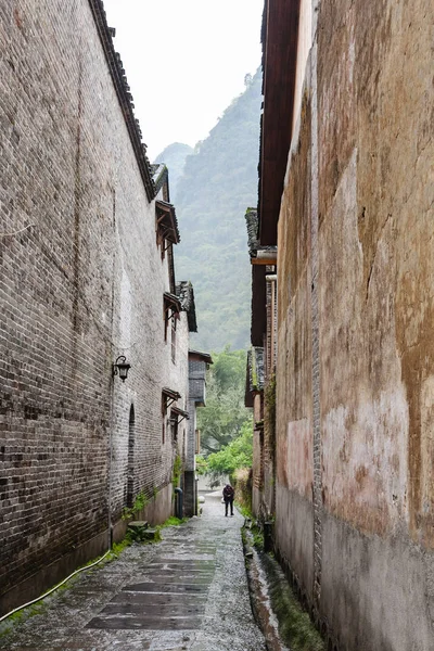 Wąska ulica w mieście Yangshuo Xingping — Zdjęcie stockowe