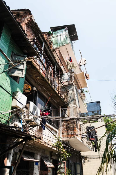 Casa de apartamento residencial velho em Guangzhou — Fotografia de Stock