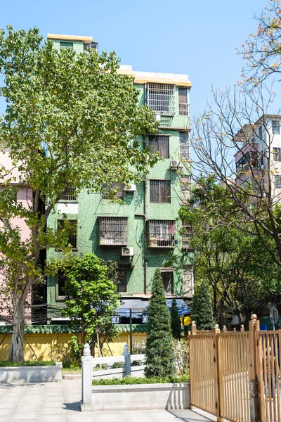 Litet urban Lägenhet hus i Guangzhou — Stockfoto