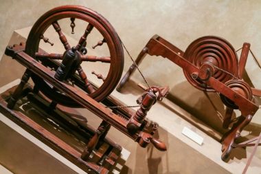 Palazzo Davanzati eski ahşap iplik tekerlekleri