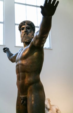 Zeus veya Poseidon Müzesi bronz heykeli