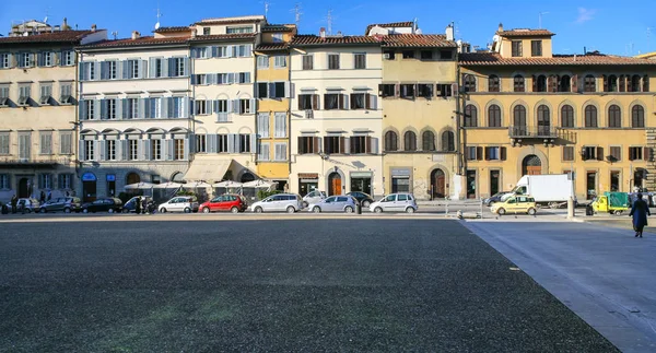 Middeleeuwse huizen op Piazza dei Pitti in Florence — Stockfoto