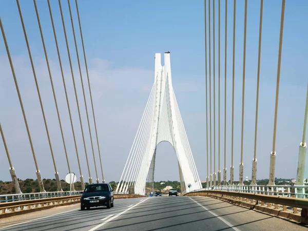 Cars on cable-stayed bridge over Arade river — Stock Photo, Image