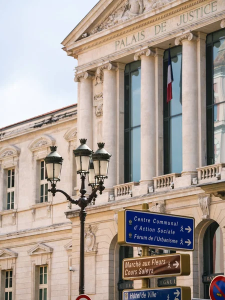 Fachada do palais de justiça na cidade de Nice — Fotografia de Stock