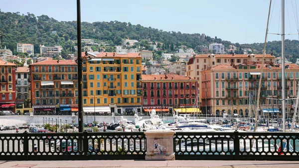 Vue du vieux port depuis le quai de Nice — Photo
