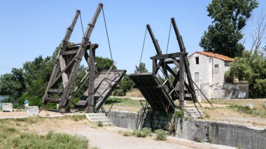 turistler Pont Van Gogh Arles yakınındaki