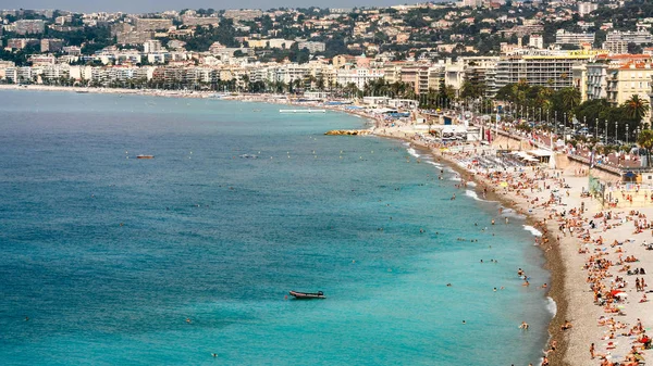 Powyżej widok na miejskiej plaży w Nicei — Zdjęcie stockowe