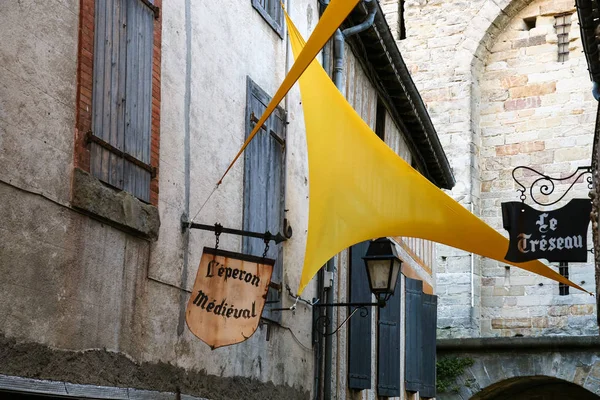 Decoración de calles en Cite de Carcassonne medieval — Foto de Stock