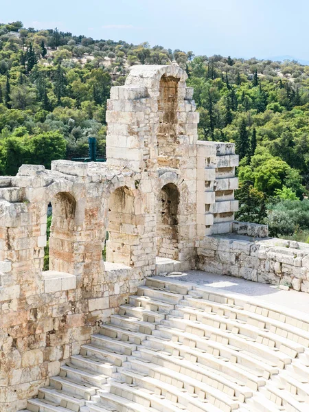 Duvar ve Herodes Atticus Odeon koltuklarda — Stok fotoğraf