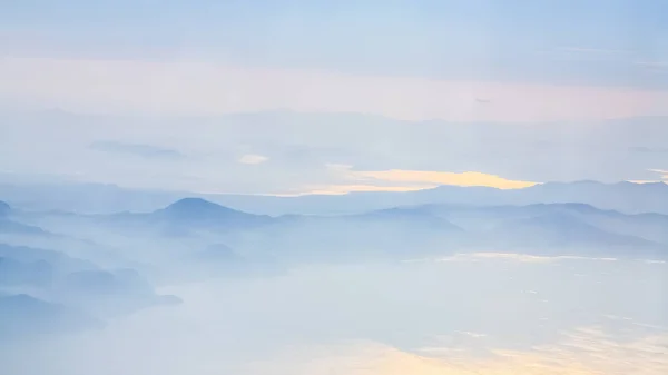 Ovanför vyn kuststräcka av Egeiska havet i sunrise — Stockfoto