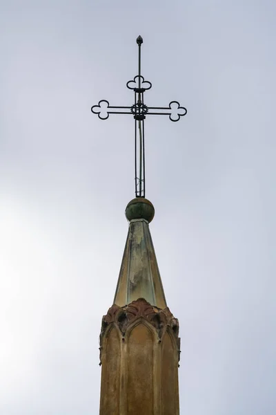 Kreuz auf der Turmspitze von monastere de cimiez — Stockfoto