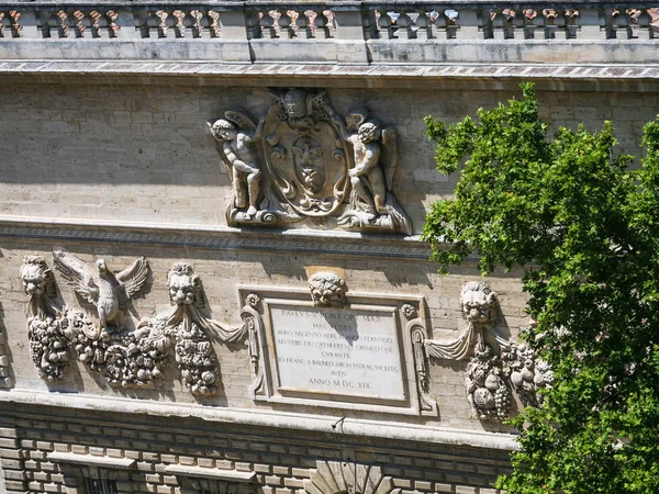 Dekoration des mittelalterlichen päpstlichen Palastes in Avignon — Stockfoto