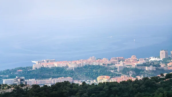 Ovanför vyn av staden på kusten av Liguriska havet — Stockfoto