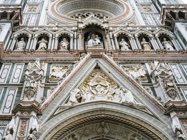 Decoratie van de voorgevel van de Santa Maria del Fiore — Stockfoto