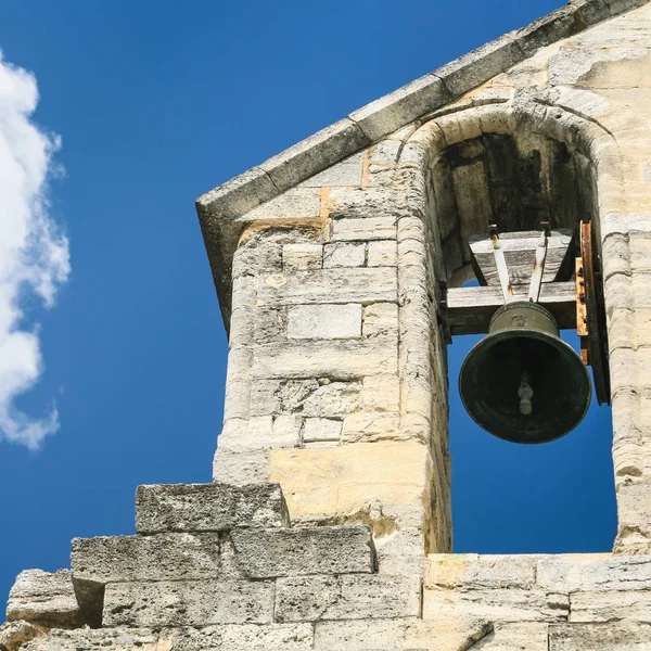 Sino na torre sineira da catedral em Avignon — Fotografia de Stock