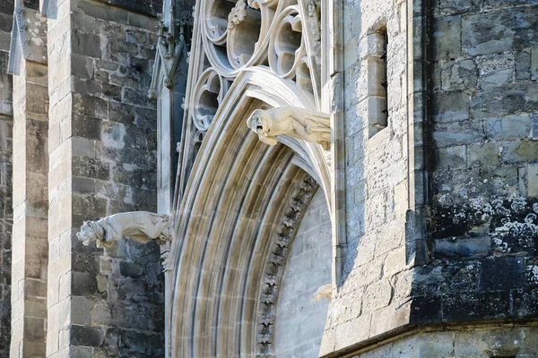 Portal de la Basílica de los Santos Nazario y Celso —  Fotos de Stock