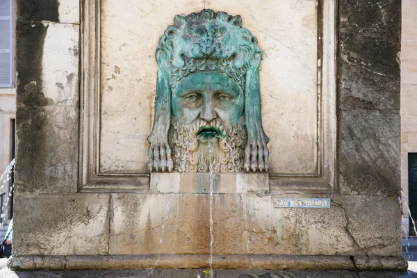 Dekoration av antika fontän i Arles Obelisk — Stockfoto