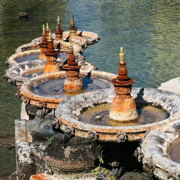 Details voor trapsgewijze fontein in het Palais Longchamp — Stockfoto