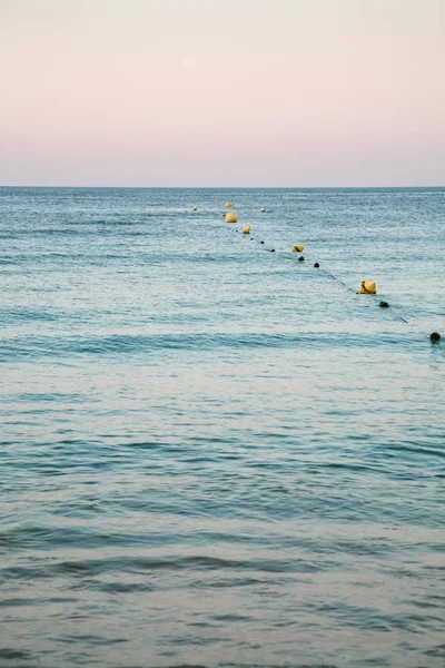 Boyas en el agua en la playa cerca de Albufeira — Foto de Stock