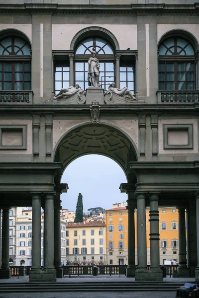 Blick auf Gebäude und Häuser der Uffizien — Stockfoto