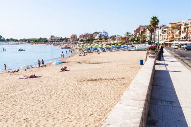 plaj ve sahil Giardini Naxos şehir