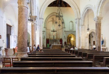 insanlar Duomo di Taormina içinde