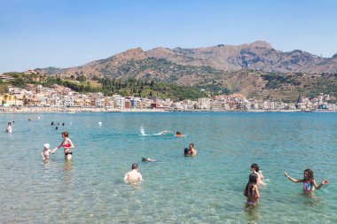 Ionian Sea Giardini Naxos Beach insanlarda